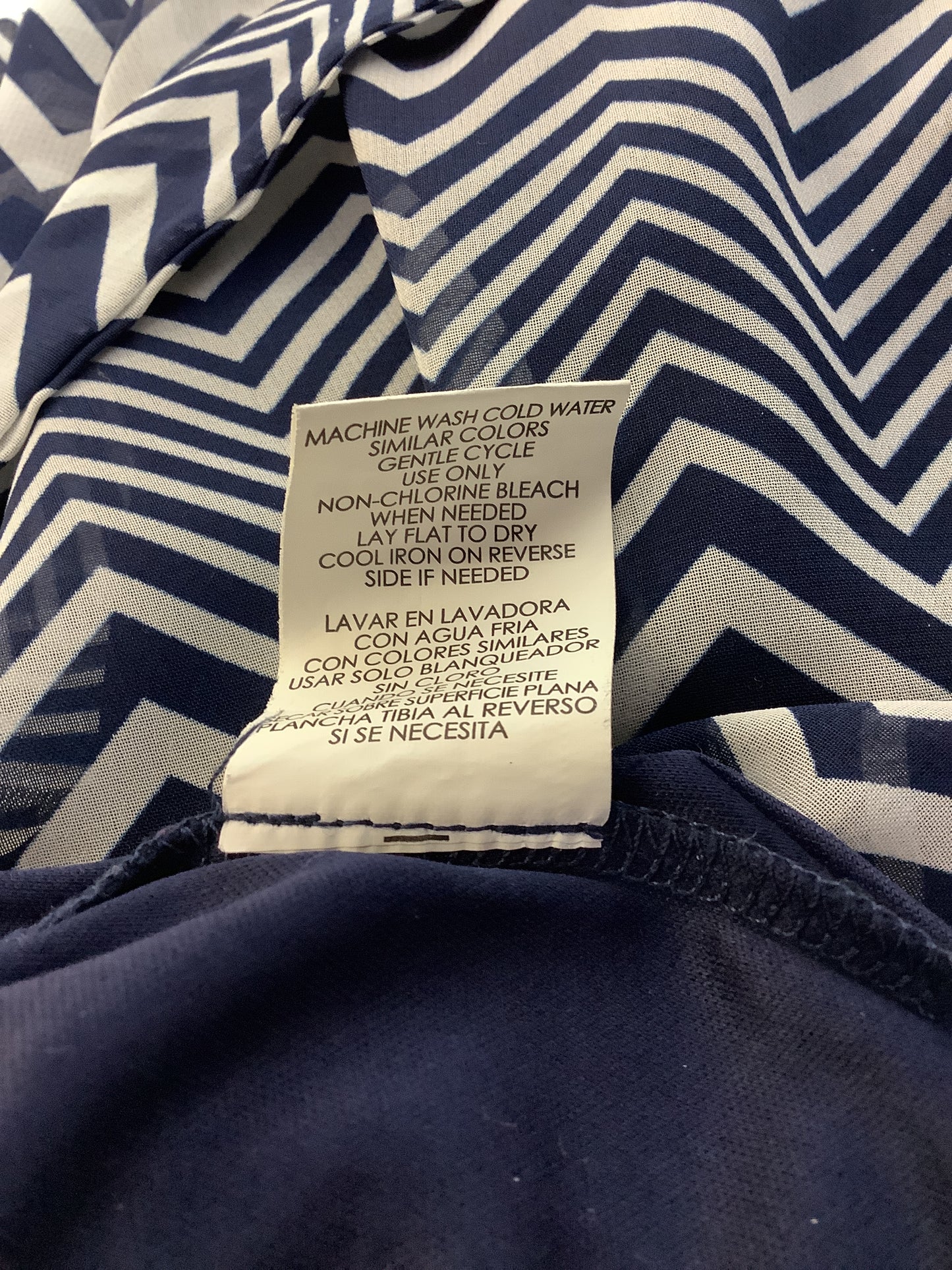 Speechless Size Medium Navy Blue and White Zig-Zag Midi Dress