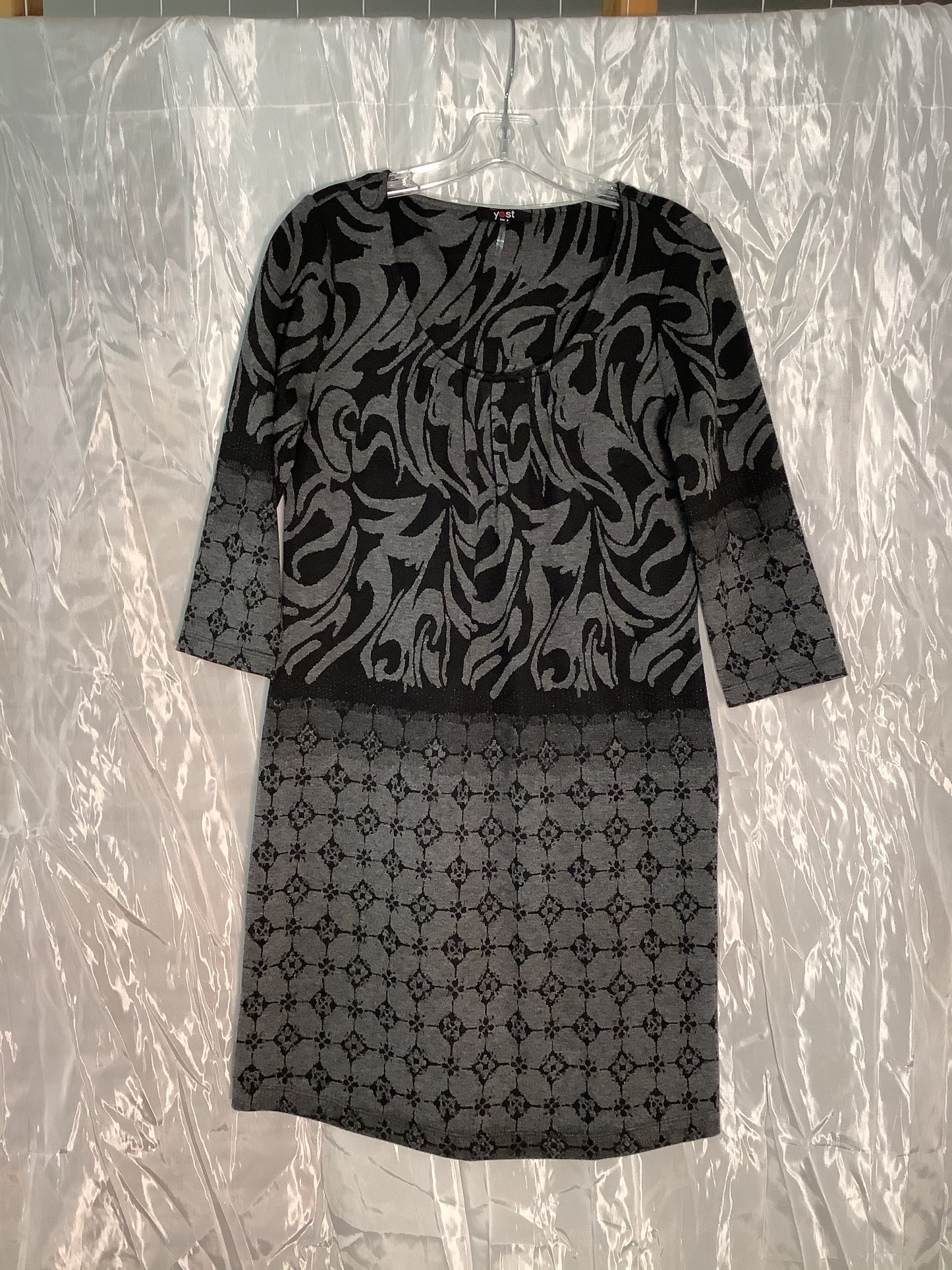 Yest Size 6 Sweater Dress