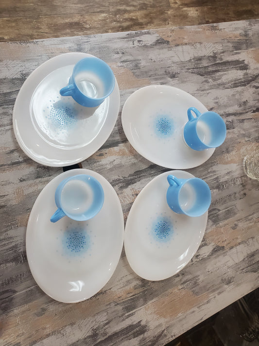 Set Of 4 Anchor Hocking Fire King BLUE MOSAIC Luncheon Snack Plates w/cups